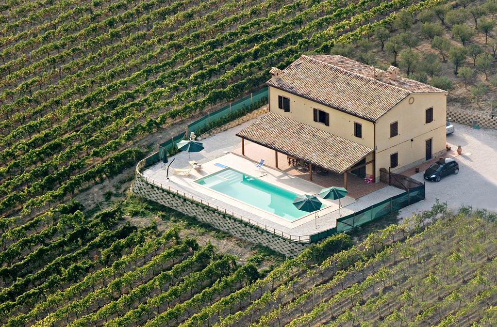 Villa Le Vigne Loro Piceno Exterior photo